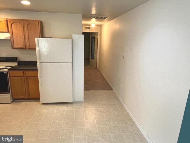 Building Photo - 14 Cadet Ln