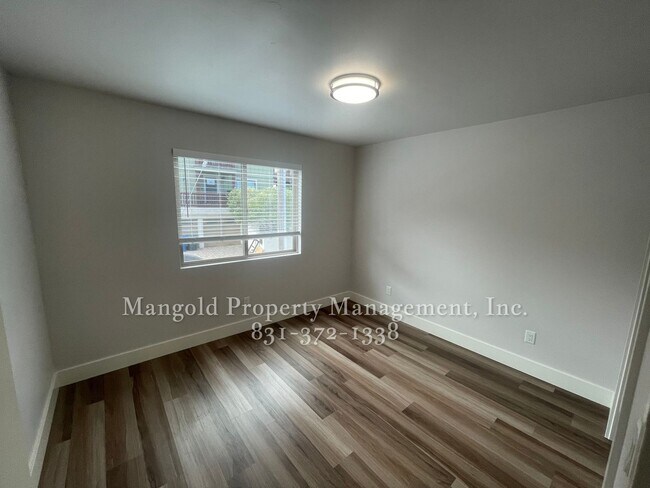 Building Photo - 315 8th St