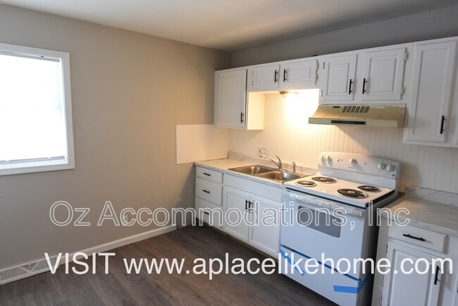 Building Photo - 1109 S Appleton Ave