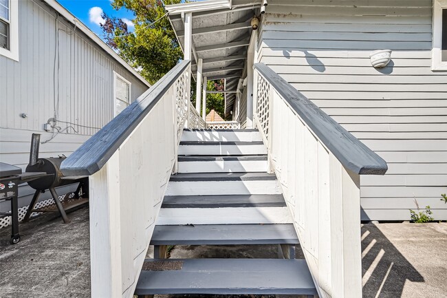 Building Photo - 9629 Sunnywood Dr