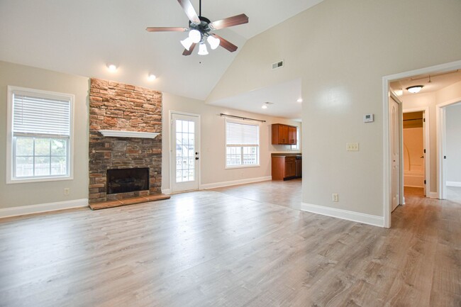 Building Photo - Pet Friendly Four Bedroom with Basement!