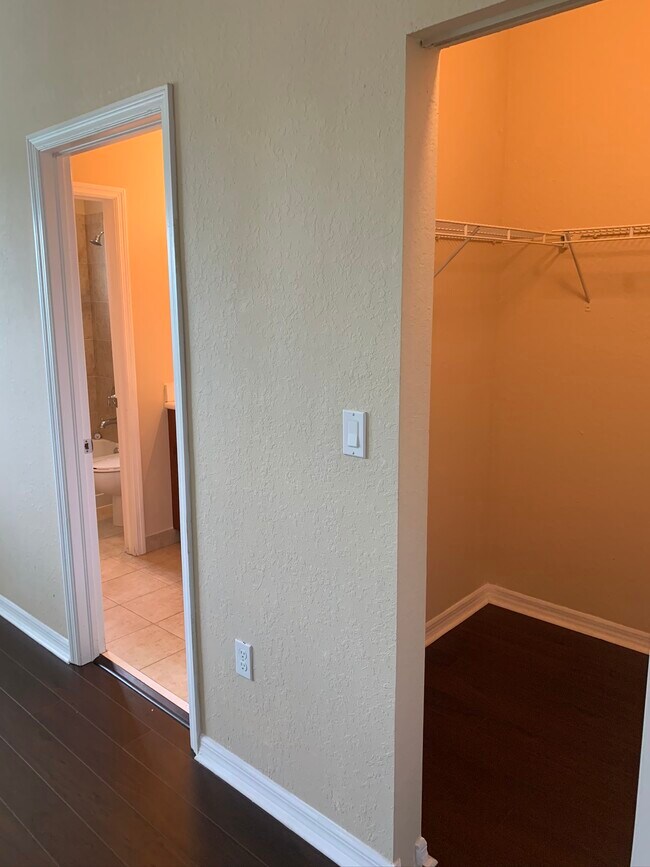 Building Photo - 3532 NW 29th Ct