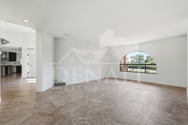 Building Photo - 10643 N Indian Wells Dr