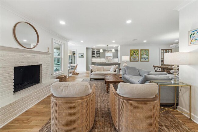 Building Photo - 13035 Pebblebrook Dr