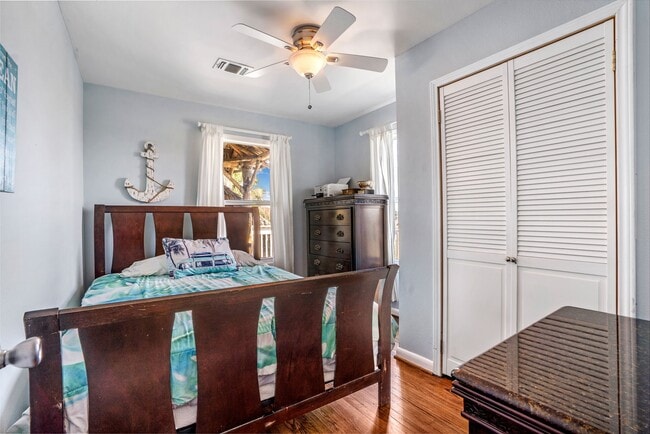 Building Photo - 3827 Las Palmas St