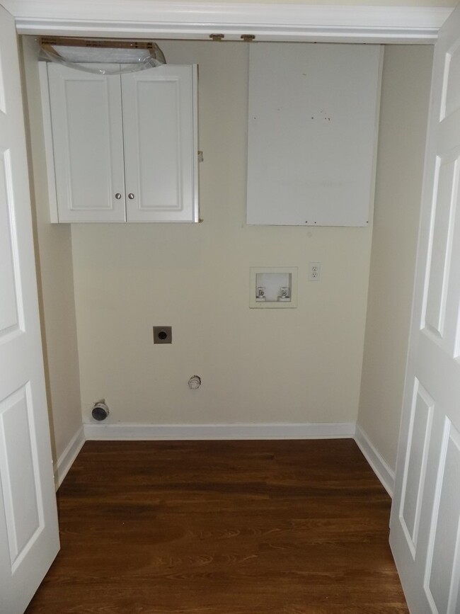 Building Photo - 2 Bedroom, 2 Bath Townhome on Southside Sa...