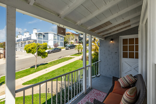 Building Photo - 526 Avenue A