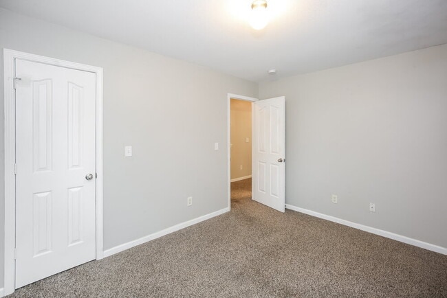Building Photo - 1006 Tiger Eye Ave