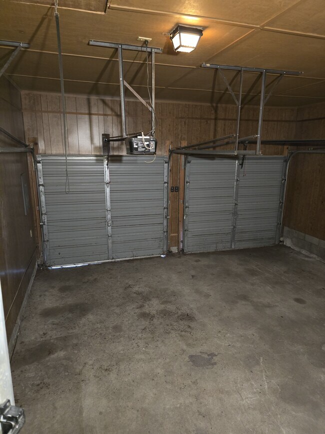 Building Photo - 401 Pecan St