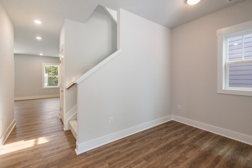 Building Photo - 125 Beacon Dr