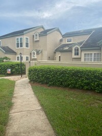 Building Photo - 2 Bed 2 Bath Gated Condo in Heathrow, FL! ...