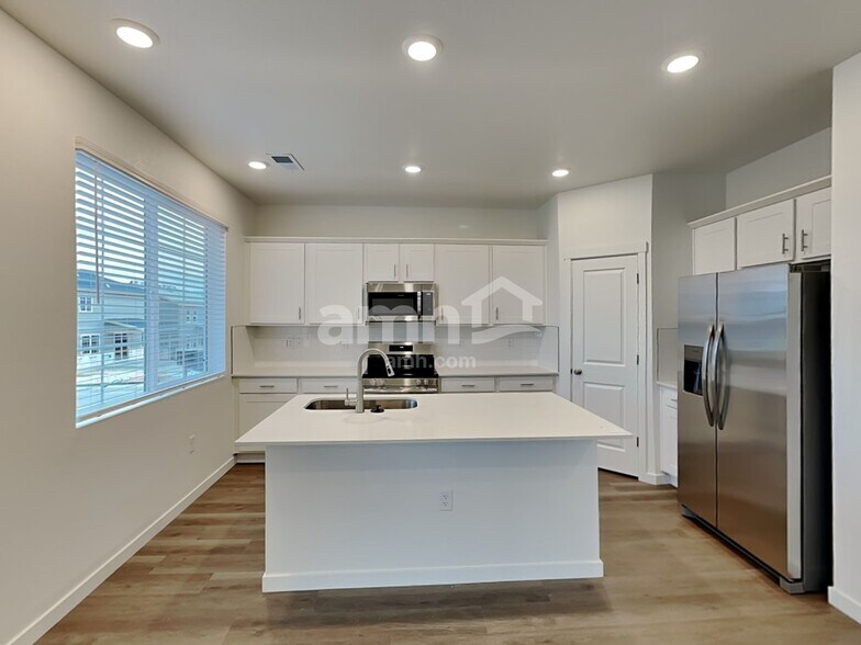 Building Photo - 6620 S Newbern St