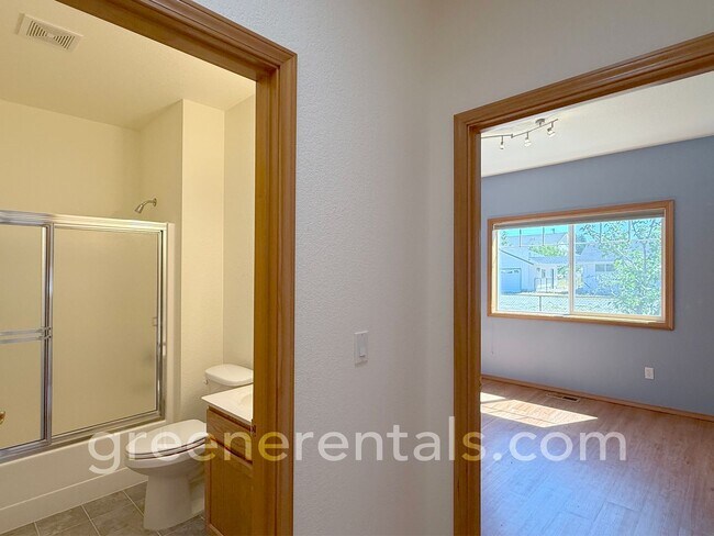 Building Photo - Spacious & Bright 3BD/3BA Home for Rent in...