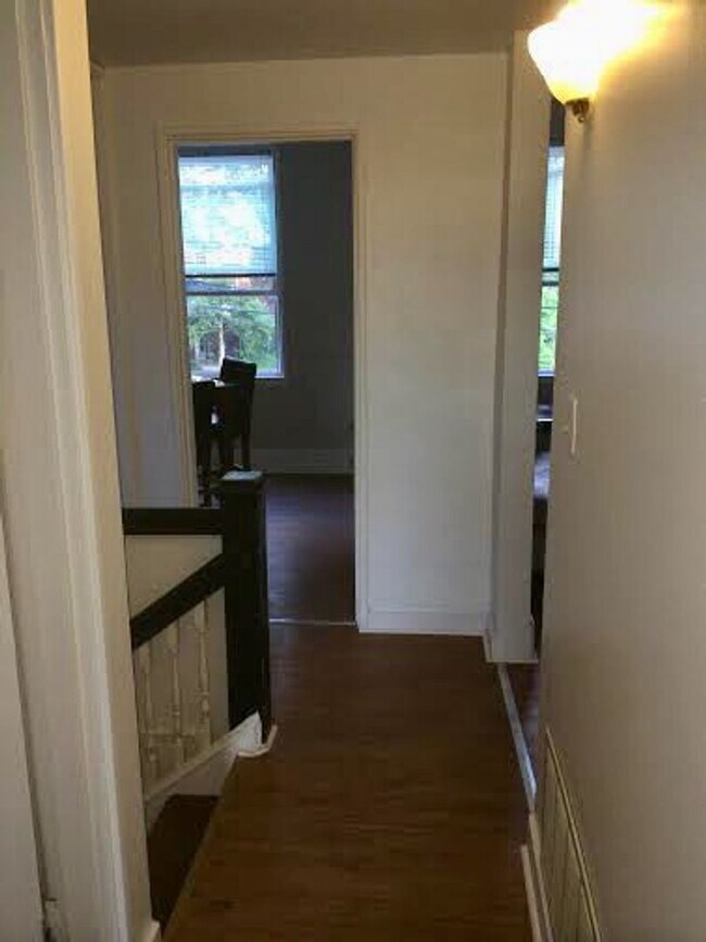 Building Photo - *** Amazing Shadyside Apartment * Walk to everything * Pet Friendly * Duplex Style Apartment * Lu...