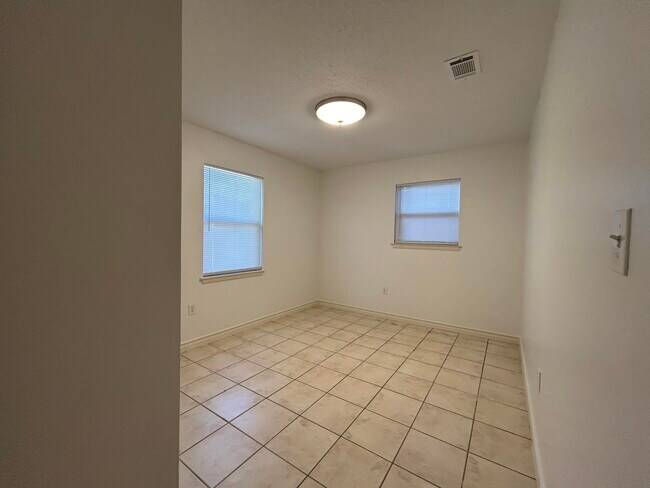 Building Photo - 107 Lea Pl