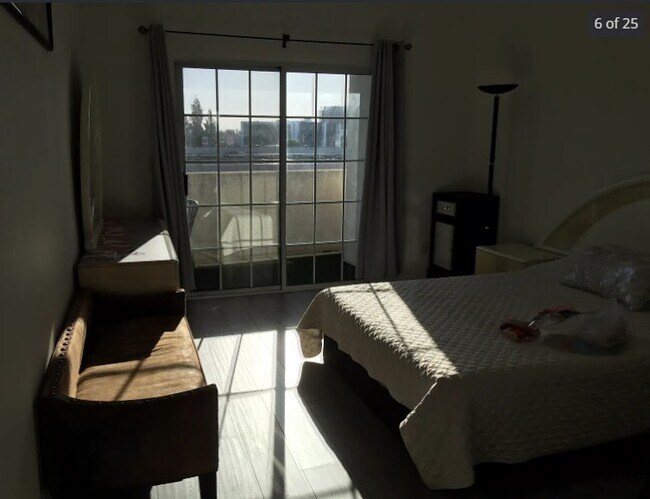 Building Photo - 5219 Newcastle Ave