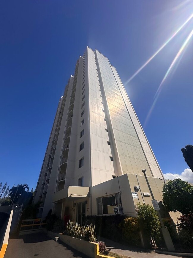 Building Photo - MOANALUA CURTIS #1208