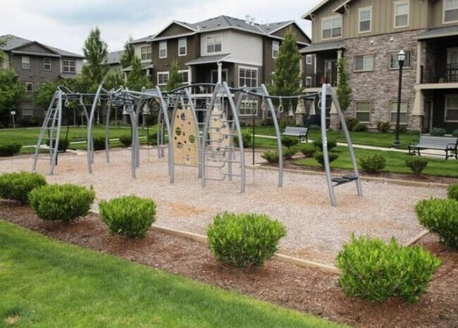 Building Photo - 635 NE Garswood Ln