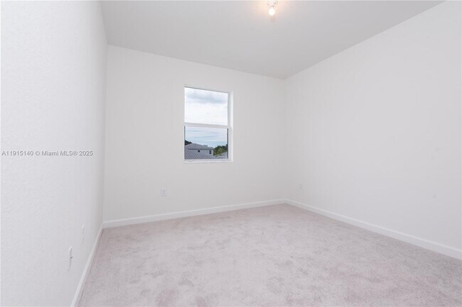 Building Photo - 2636 SE 8th Ct