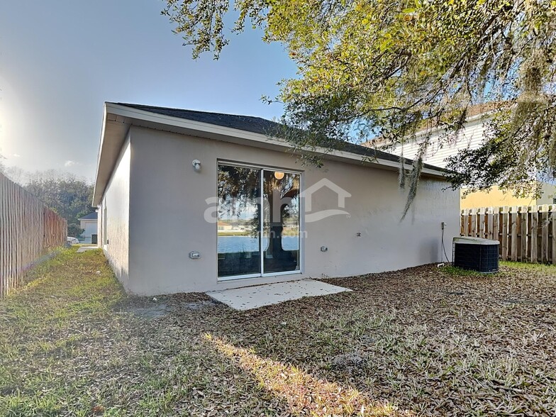 Building Photo - 6679 Gentle Oaks Dr W