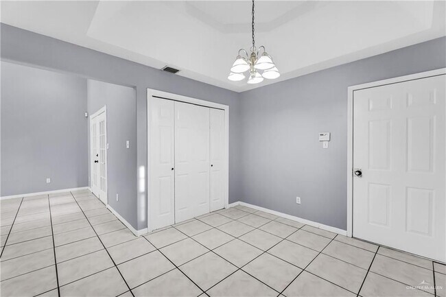 Building Photo - 4621 W Maple Ave