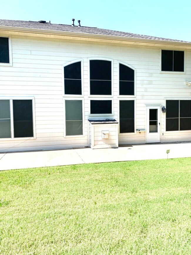 Building Photo - 16523 Terrace Hollow Ln