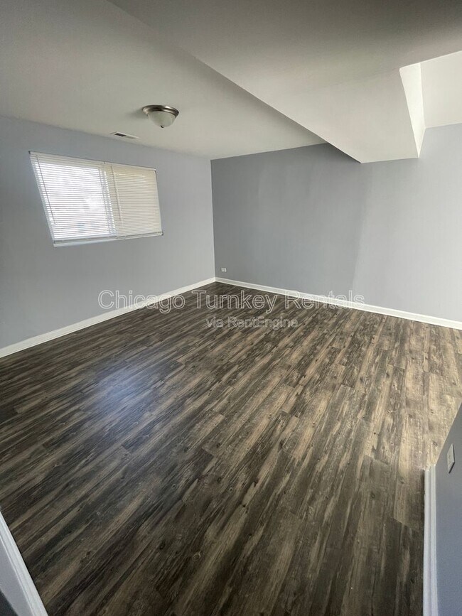 Building Photo - 5663 Allemong Dr