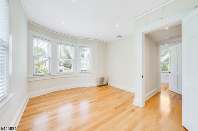 Building Photo - 28 N Hillside Ave