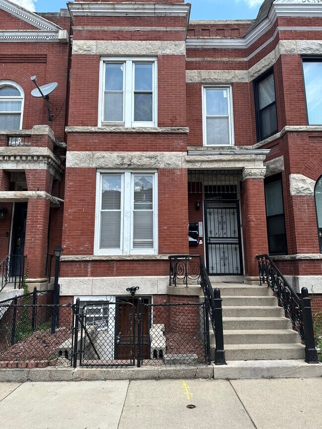Building Photo - 824 E 47th Pl