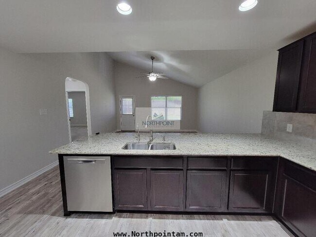 Building Photo - Charming 4 beds 2.5 baths in San Antonio