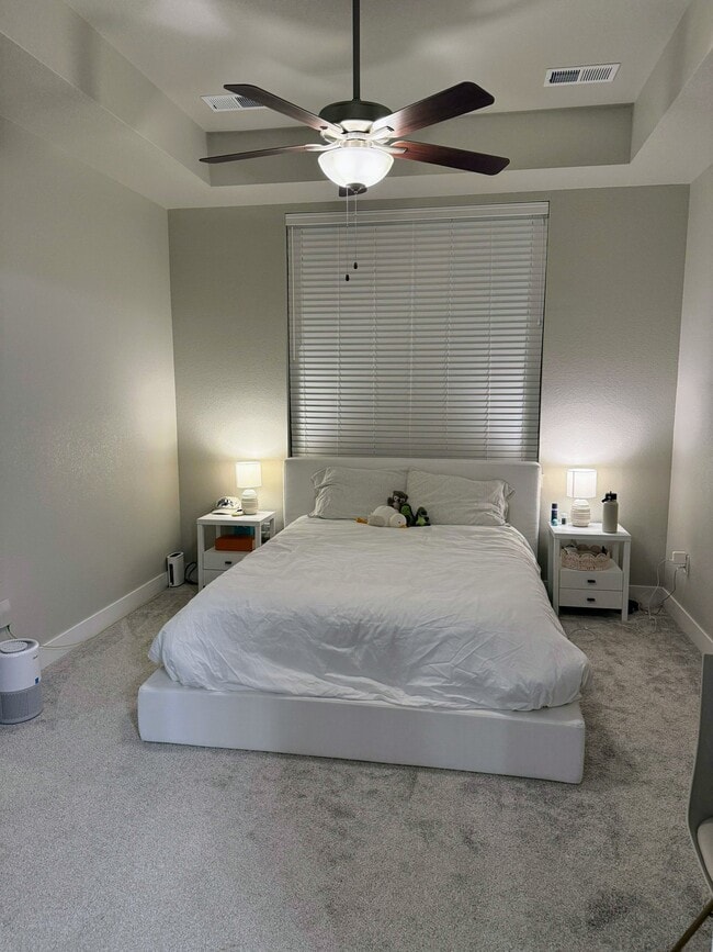 Building Photo - 827 Schlagel St