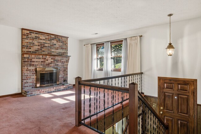 Building Photo - Spacious 5-Bedroom Home in Prestigious Blacksburg Country Club Estates