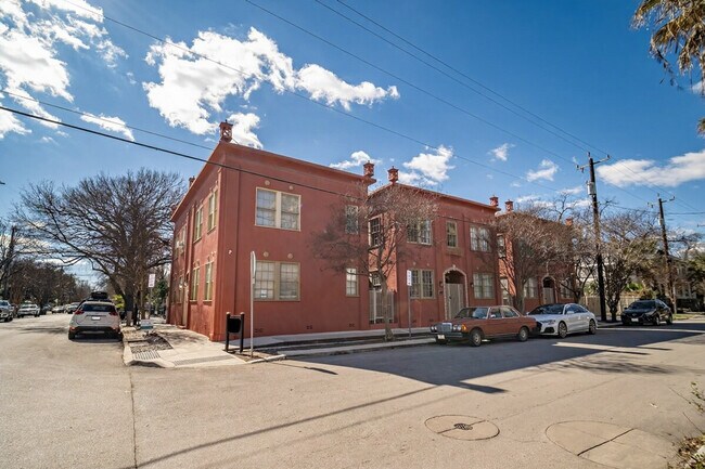 Building Photo - 309 King William St