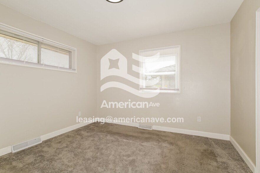 Building Photo - 10109 Ventura Dr