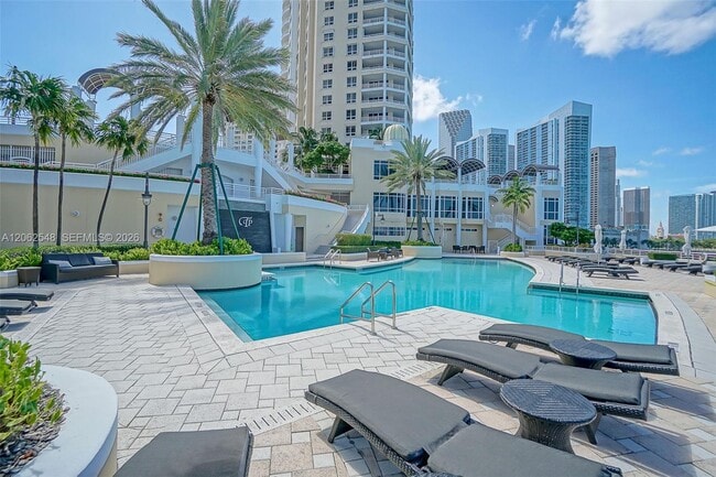 Building Photo - 808 Brickell Key Dr