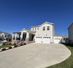 Building Photo - Luxury Living for Lease in Hendersonville!