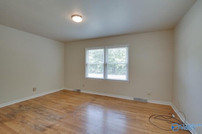 Building Photo - 4010 Dunsmore St SE