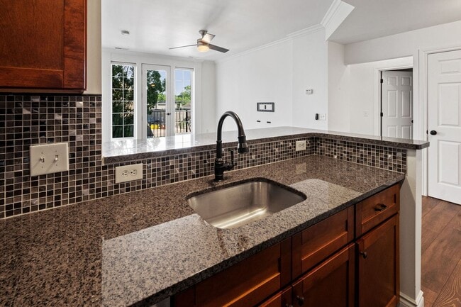 Building Photo - Exquisite Condo in Prime Plymouth Location