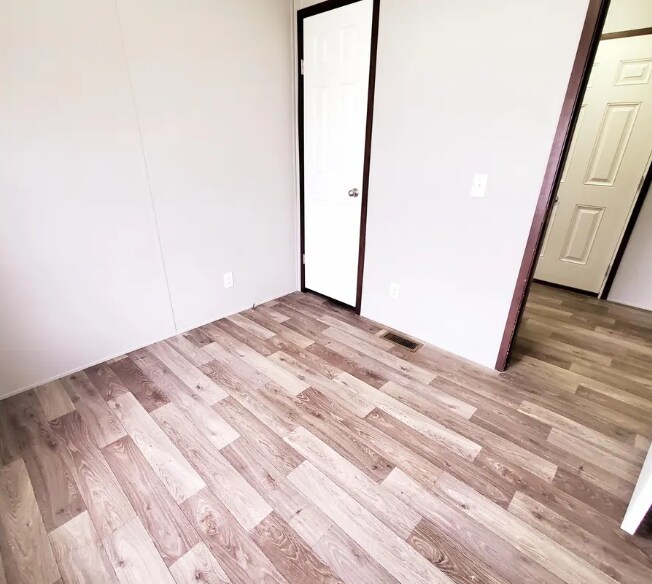 Building Photo - 7028 Bayview Dr