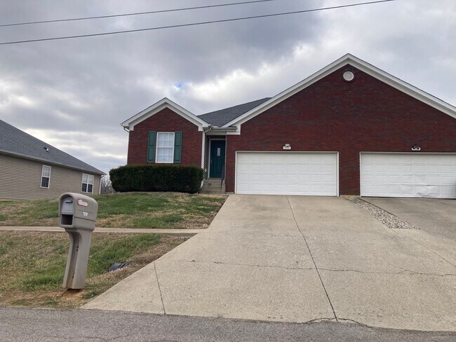 Building Photo - **LESS than 10 minute Drive from Fort Knox**