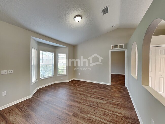 Building Photo - 49 Raintree Place