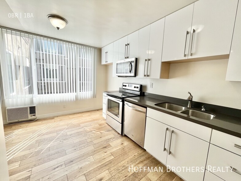 Building Photo - 400 S Berendo St