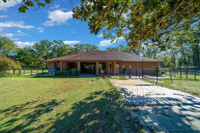 Building Photo - 3135 NE 49th St