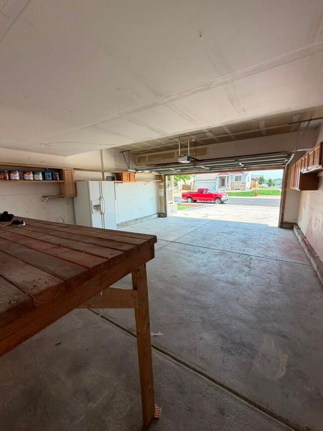 Building Photo - 2827 Aspen Ave