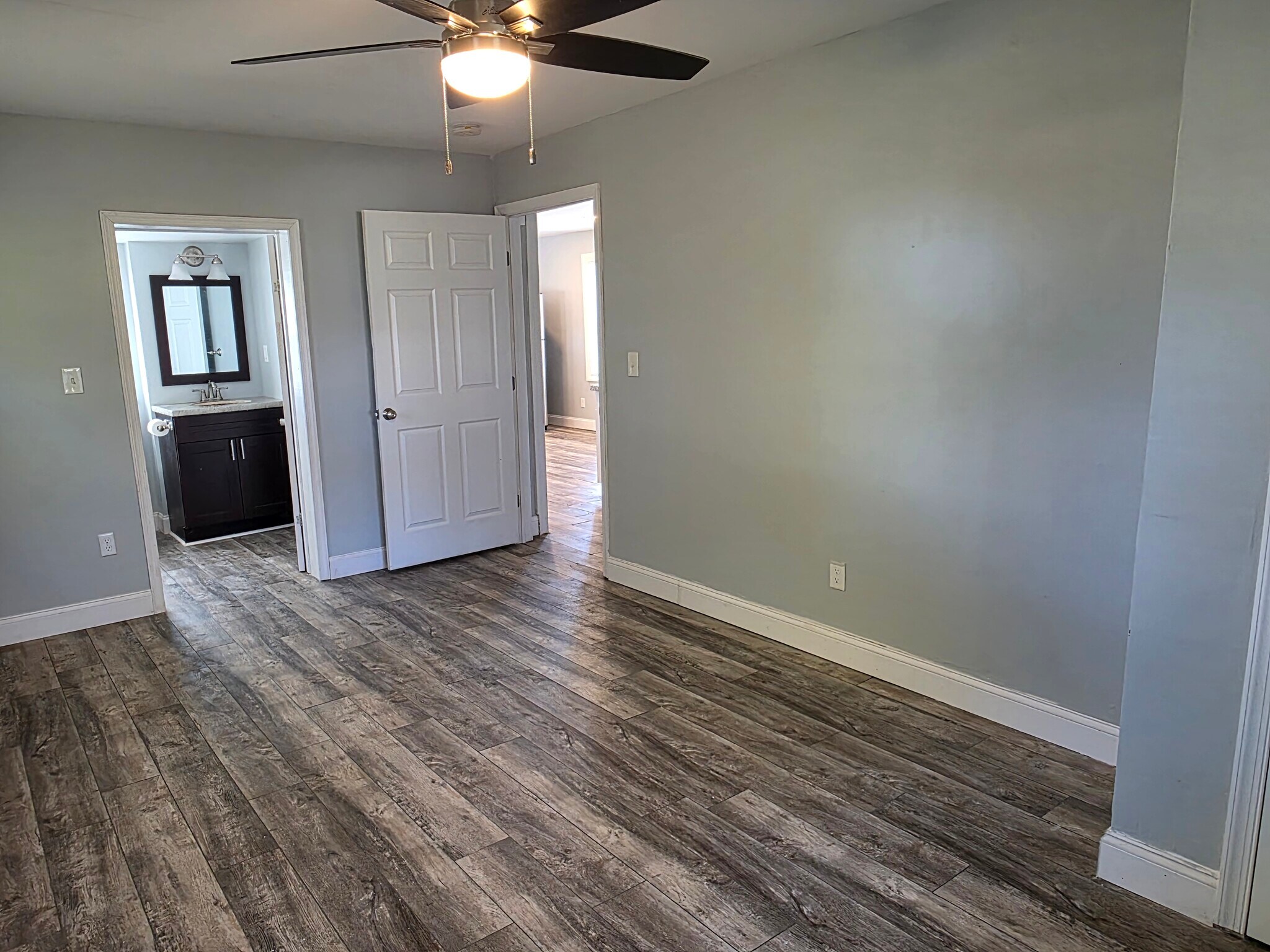 Building Photo - 2215 N Main St