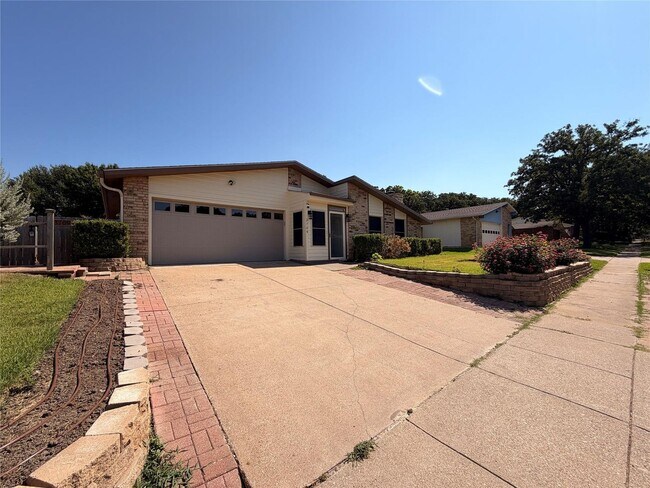 Building Photo - 3709 Pinewood St