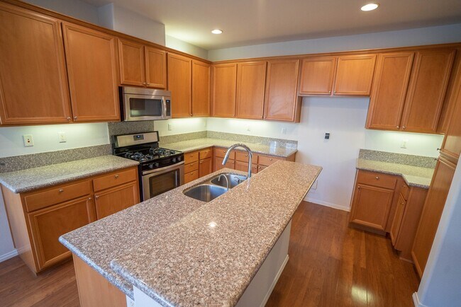 Building Photo - 27663 Sunny Creek Dr