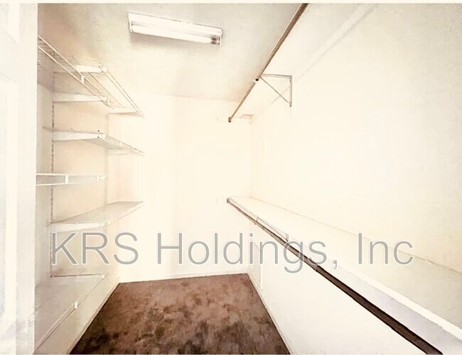 Building Photo - 400 Barrington Way