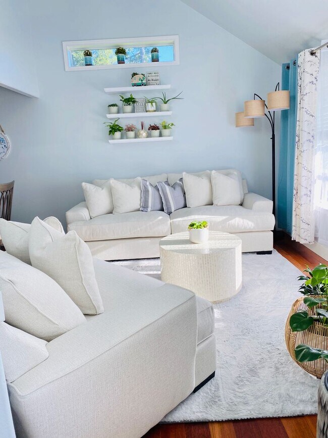 Building Photo - Silverdale 2 Story Home 4bed 2.5 bath