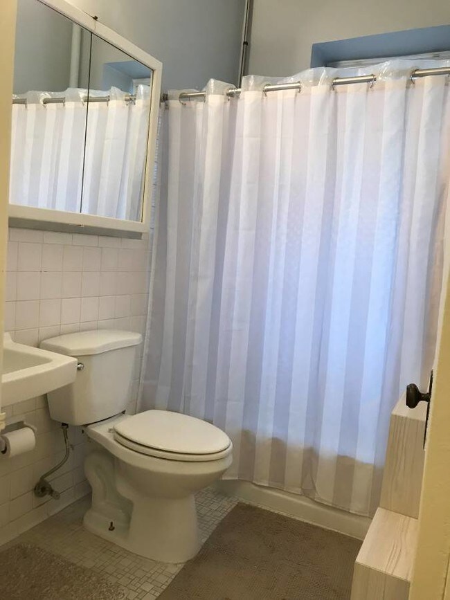 Building Photo - 1901 Columbia Rd NW